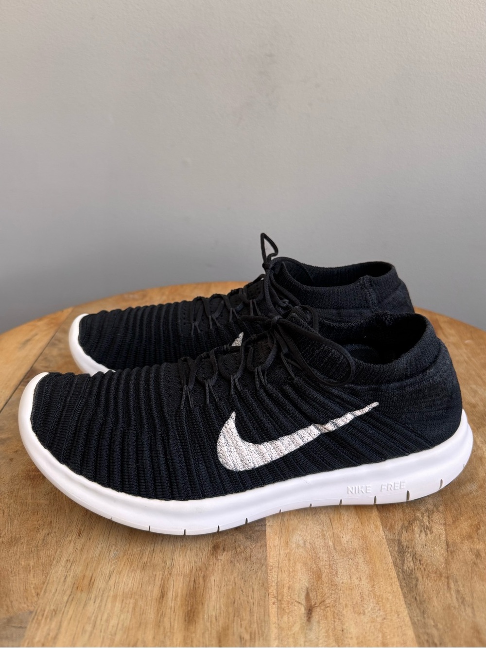 Nike Free RN Motion Flyknit Black White 834585-001 Women's Size 8 Running Shoes - Picture 5 of 9